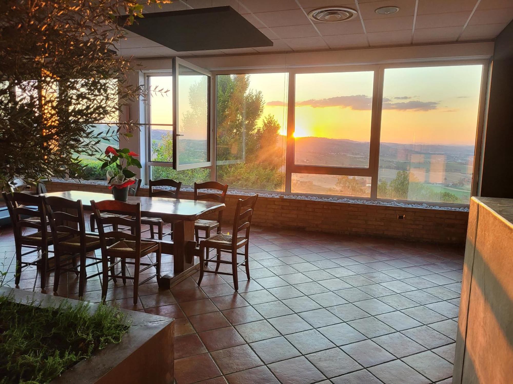 Bellavista Suite Spa Staffolo Екстериор снимка